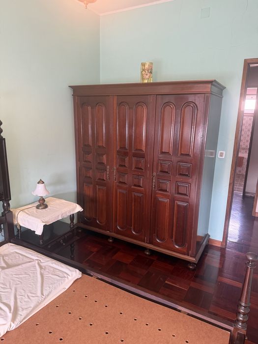 Quarto completo em mogno