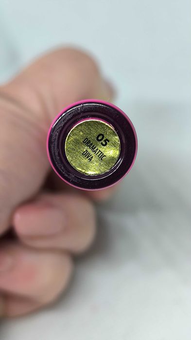 Batom Milani Amore Mattallics Lip Crème - Cor 05 Dramatic Diva