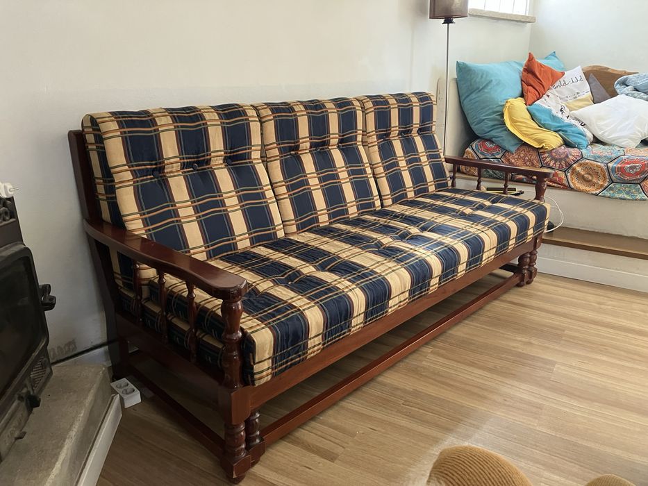 Sofá cama em madeira