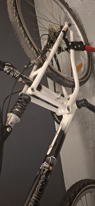 Bicicleta em excelente estado com recente revisão técnica