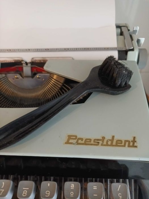 Máquina de escrever Consul President