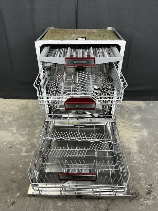 Вбудована посудомийна машина Neff з проекцією