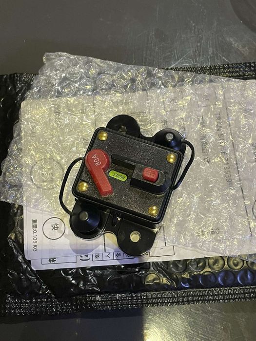 Запобіжник постійного струму 12-48В 80 А для підключення АКБ до ДБЖ.