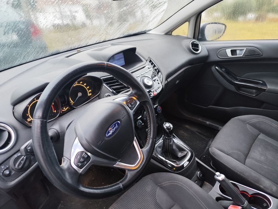 Fiesta 1.5 gasóleo 2015  €7.000