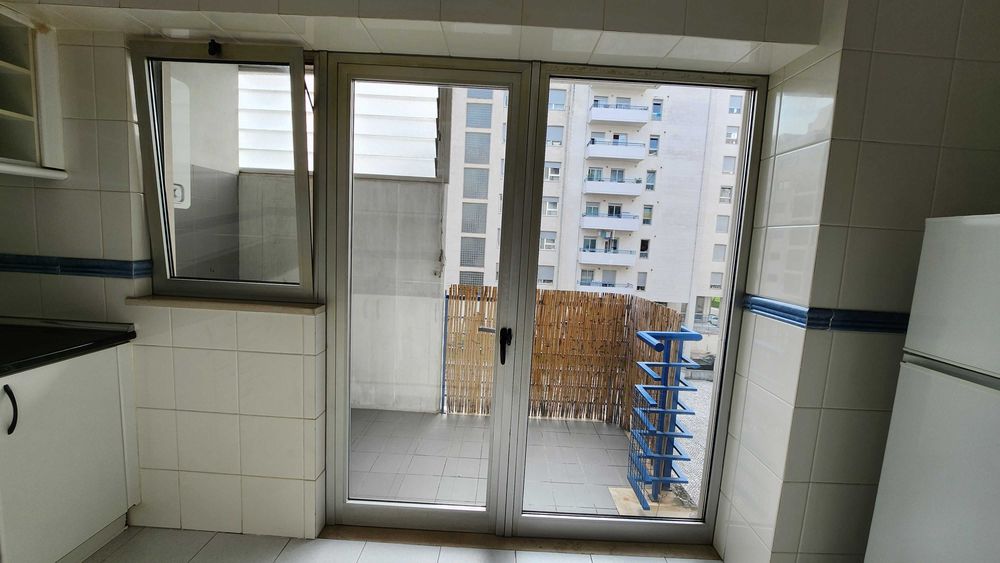 Arrenda-se apartamento T2 Vale das flores