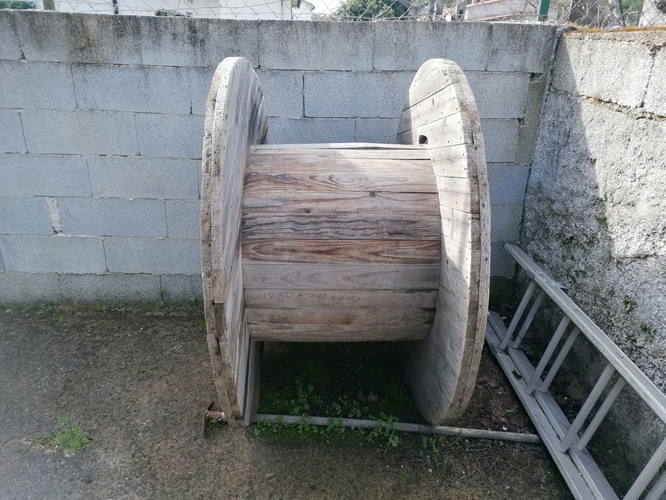 Bobines usadas de madeira