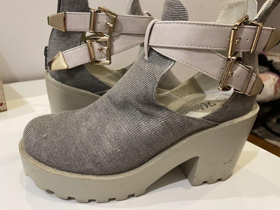 Gray boot, size 37