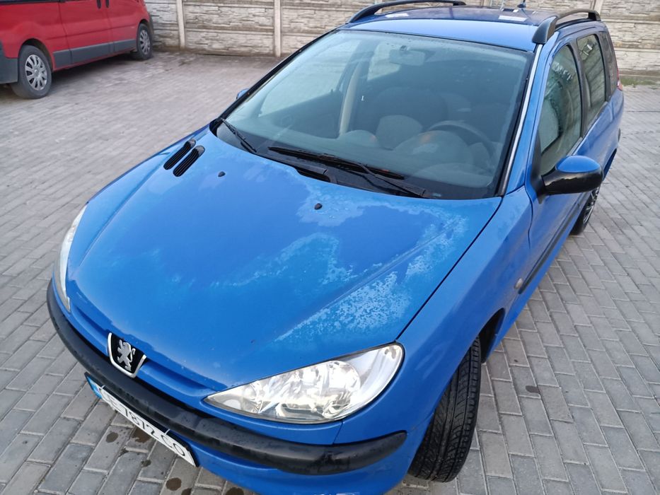 Автомобіль пежо206