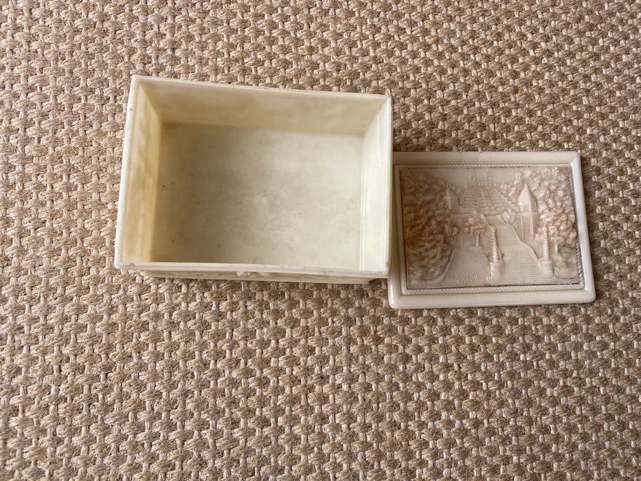 Caixa em plastico Ribeirinho souvenir anos 40 / 60