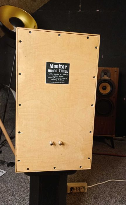 Monitory by AUDIOTOM Model Three