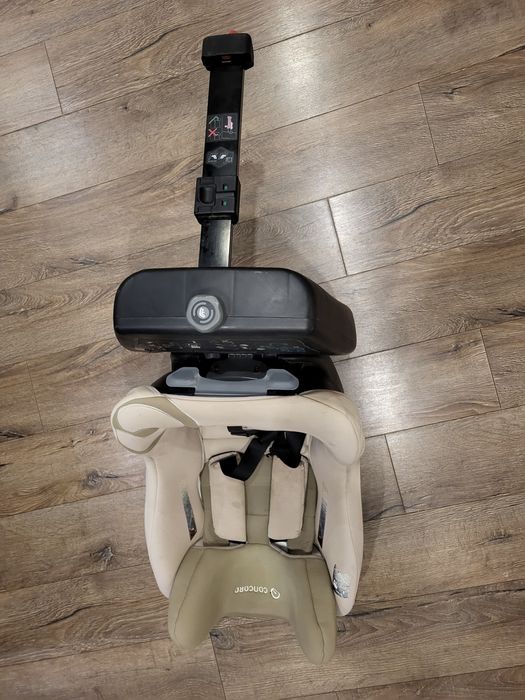 Fotelik z bazą i regulacją kąta nachylenia