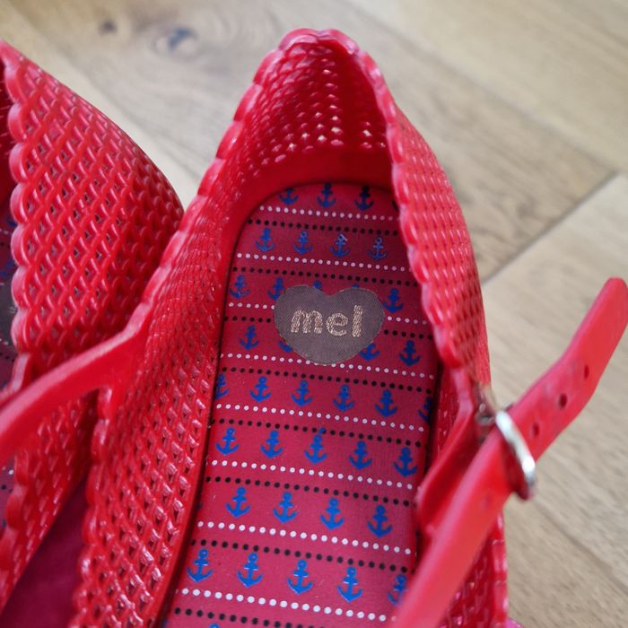 Mel by melissa 37 red