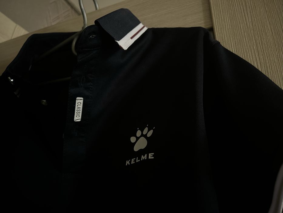 Поло Kelme.