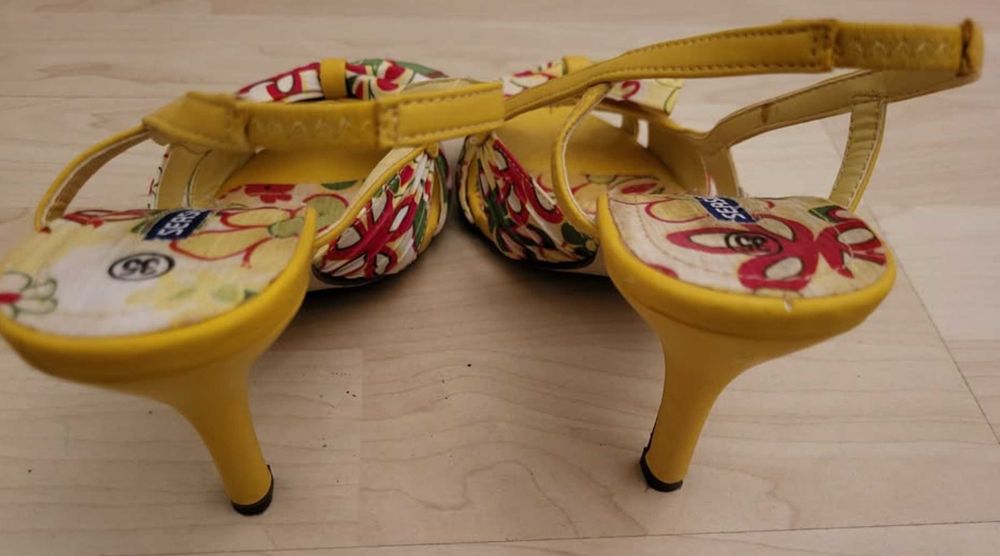 Sandálias amarelas, motivo floral, Seaside, Tamanho 35