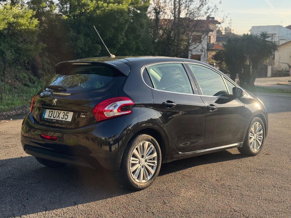 Peugeot 208 1.6hdi 2013
