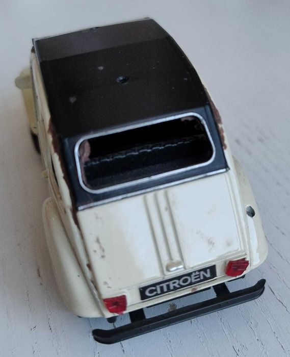 model Citroen 2CV