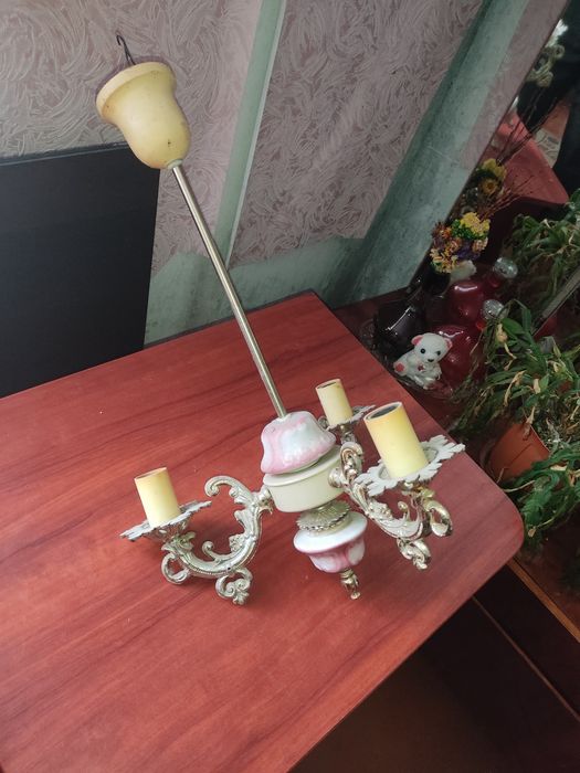 Люстра на 3 плафона! Продам!