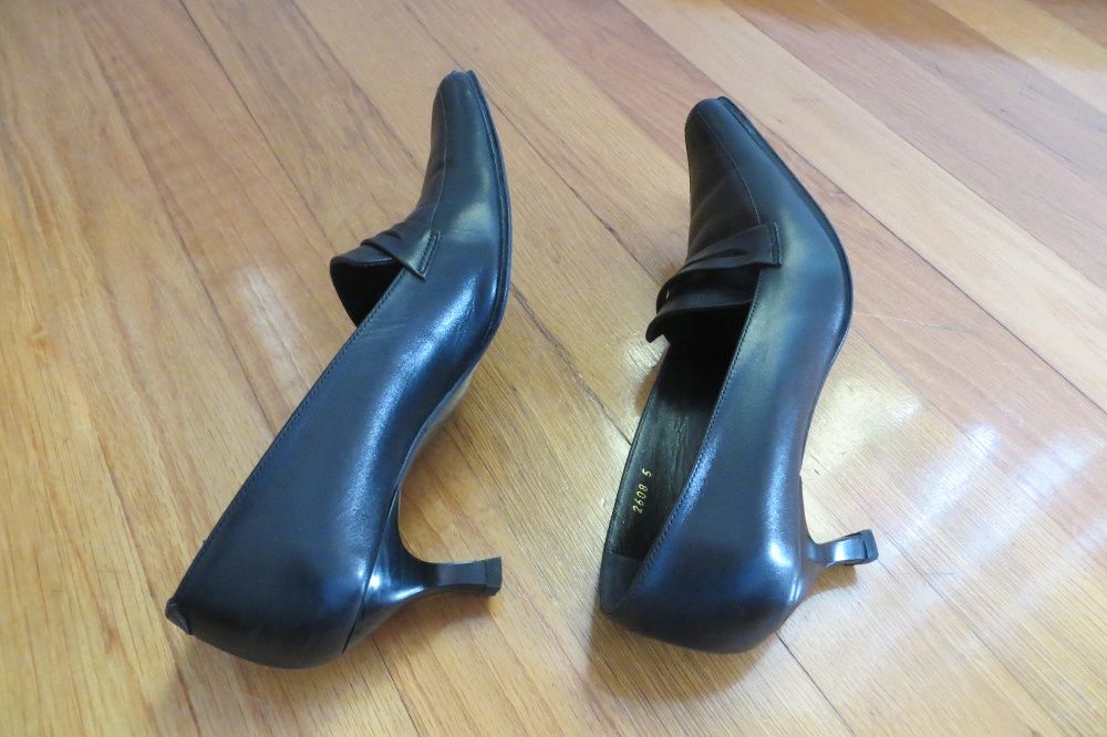 Sapatos em pele preta