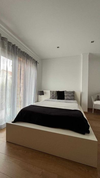 Cama de solteiro lacada branca