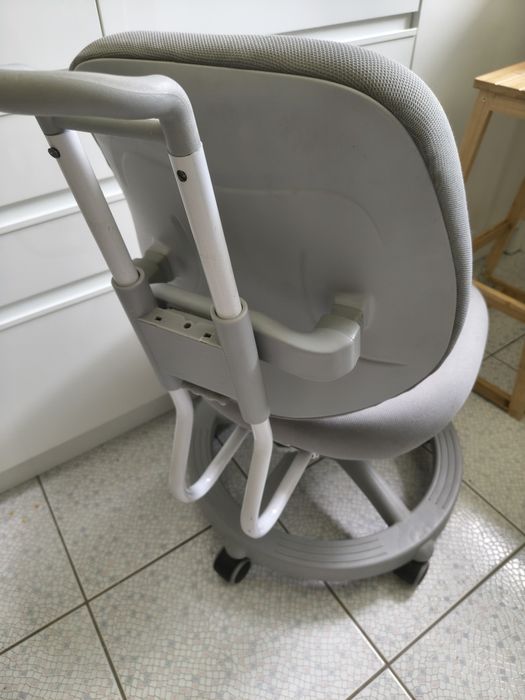 Młodzieżowe krzesło obrotowe