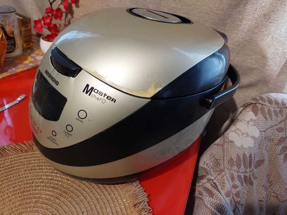 Мультиварка Redmond RMC-M150. в робочому стані.Голосова