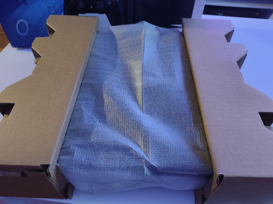 PlayStation 4 Pro 1TB em caixa