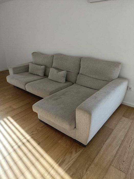 Mobiliário de quarto e mesa de cozinha