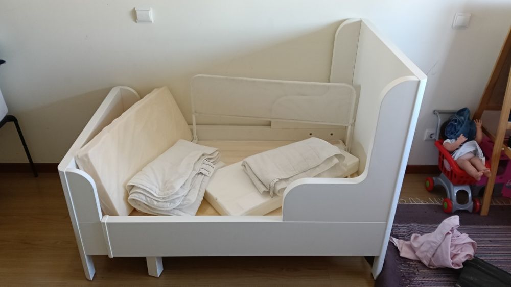 Cama IKEA Busunge, com colchão estrado e proteção