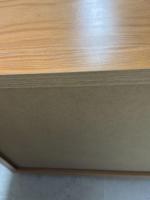 Mesa cabeceira em muiito bom estado , pouco uso, venda para libertar