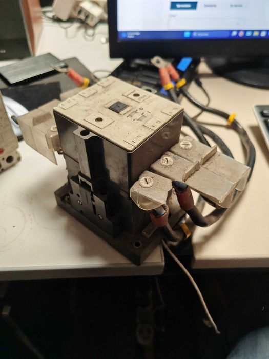 Stycznik Siemens 3TB48 3TB48 400v 100A silnik 37KW 30KW CEWKA 240V