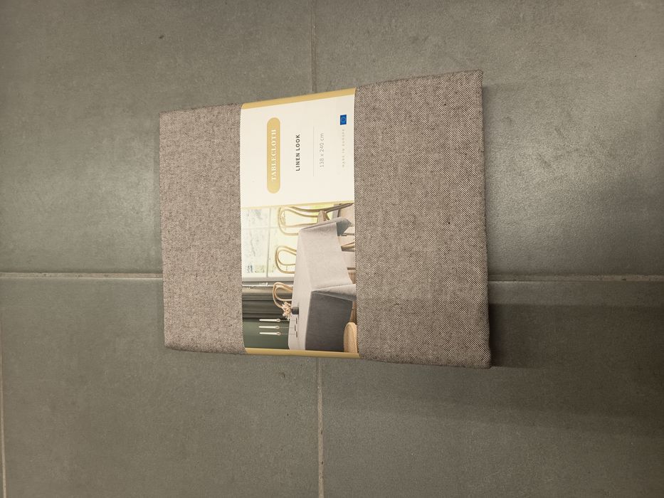 Nowy szary bawełniany obrus na stół