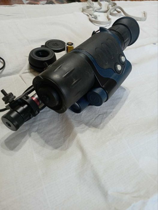 ПРИСТРІЙ НІЧНОГО БАЧЕННЯ "YUKON" з лазерним наведенням цілі