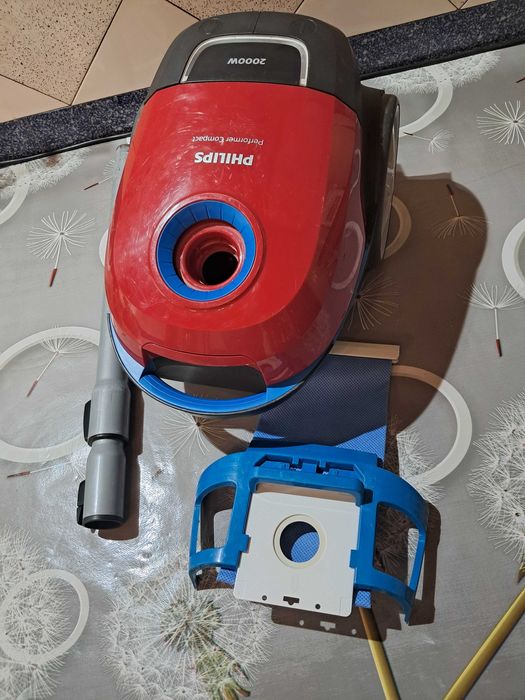 пылесос PHILIPS 2000 вт. с многоразовым мешком