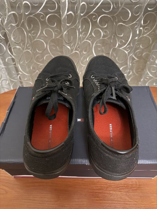 Чоловічі чорні кеди Tommy Hilfiger CORE CORPORATE CANVAS VULC