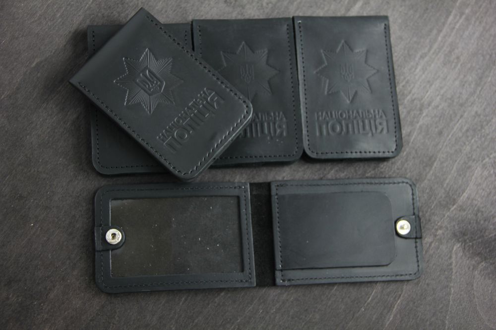 Обкладинка для жетона і посвідчення національної поліції.
