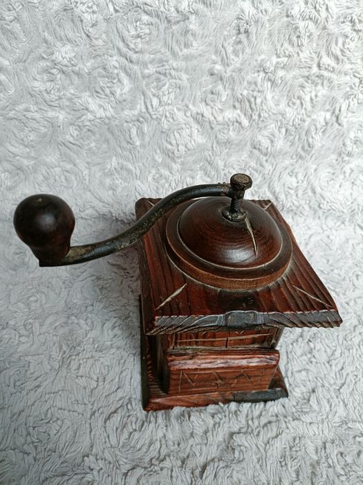 Młynek do kawy drewniany / atrapa / dekoracja / ozdoba