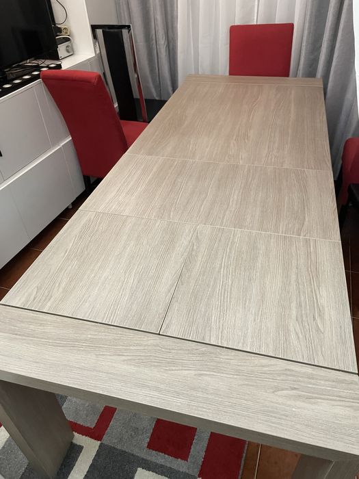 Mesa de sala em madeira extensivel