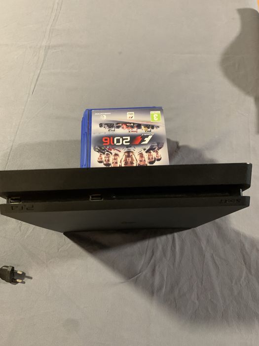 Playstation 4 + comando