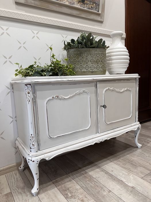 Komoda biała w stylu prowansalskim