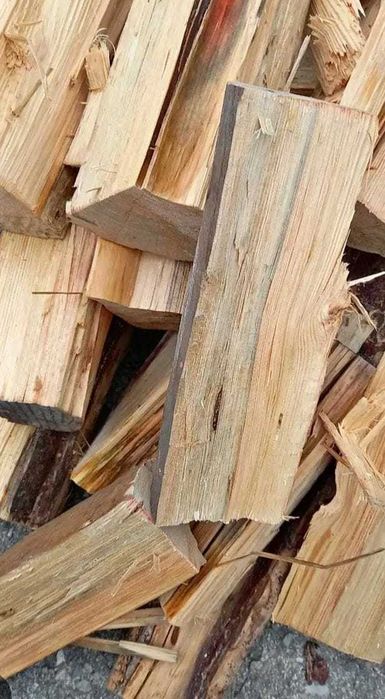Lenha de pinho seca 35€ o metro cúbico