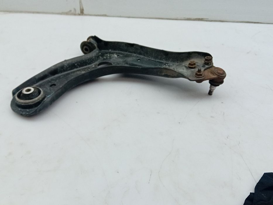 Braço de suspensão frente esquerdo SEAT Ibiza IV SportCoupe (6J1, 6P5)