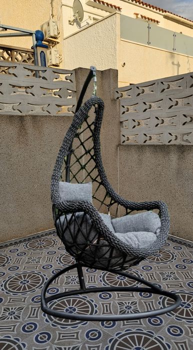 Крісло-качалка, дуже зручна та міцна