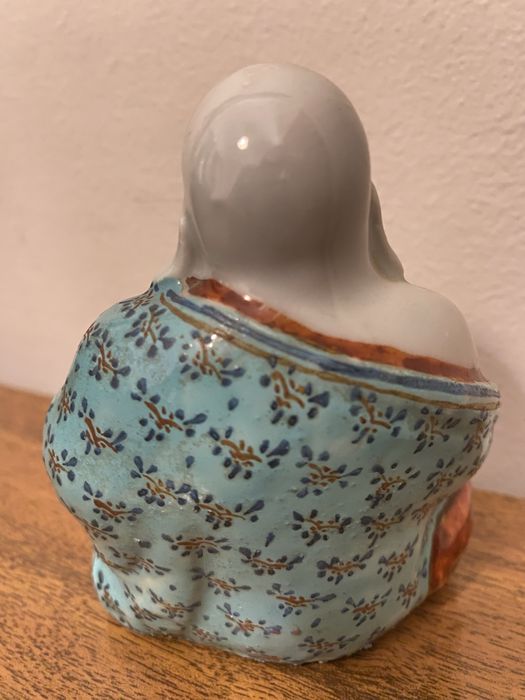 Estatueta de Buda Feliz em Porcelana – Peça decorativa oriental