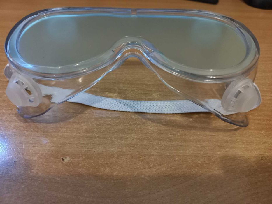 Защитные очки с непрямой вентиляцией