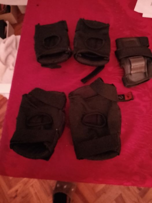 Deseja Proteçao?Protectores Oxelo cada 3E.Ou 5-12E-Boné OJogo2EDesde2E