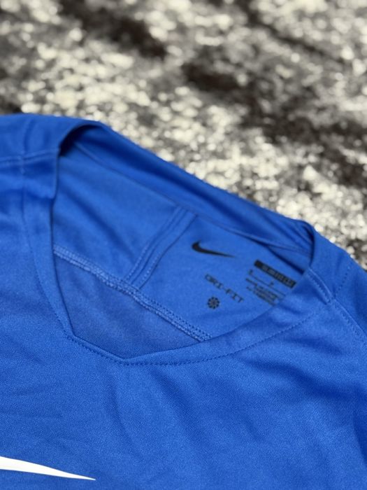 Спортивний жіночий лонгслів з розрізами для пальчиків від Nike, S/M