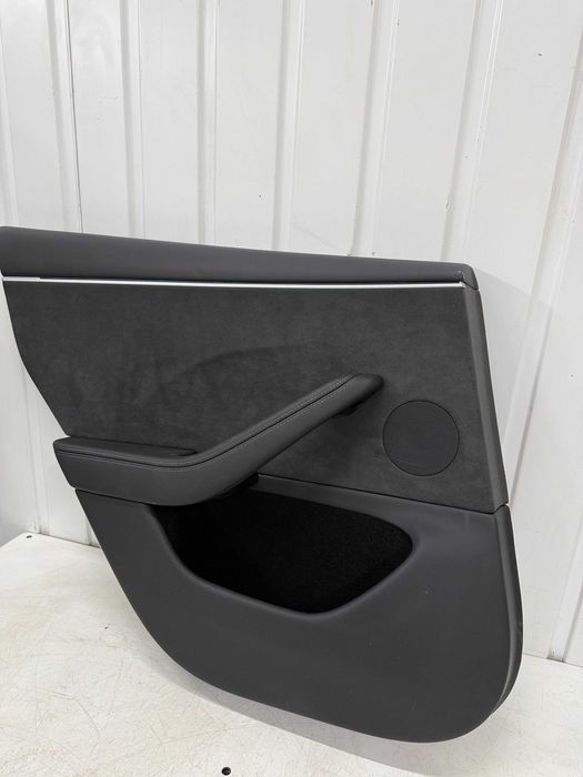 Дверна карта Tesla Model 3 Highland 2024+ обшивка дверей Хайленд