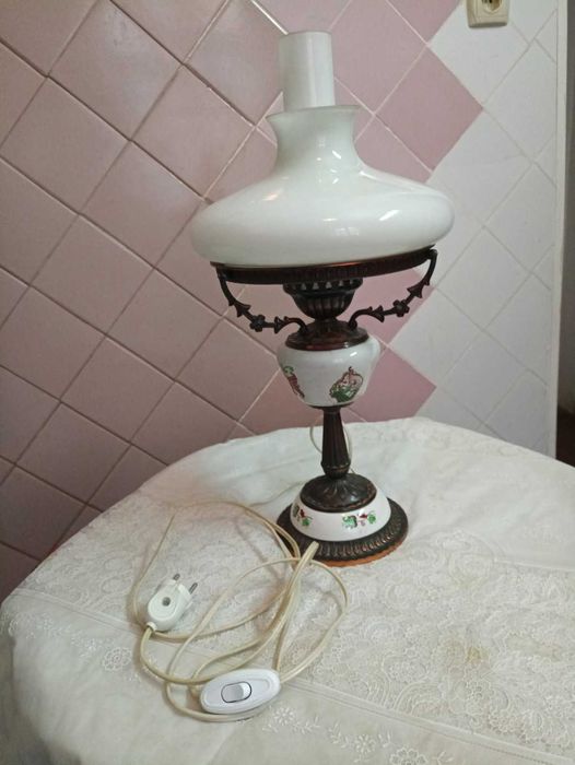Винтажная  настольная лампа