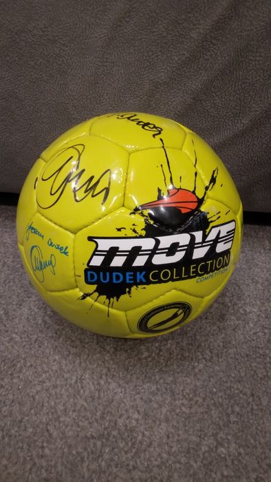 Piłka z autografem Jerzego Dudka Piłka z odręcznym podpisem Dudka