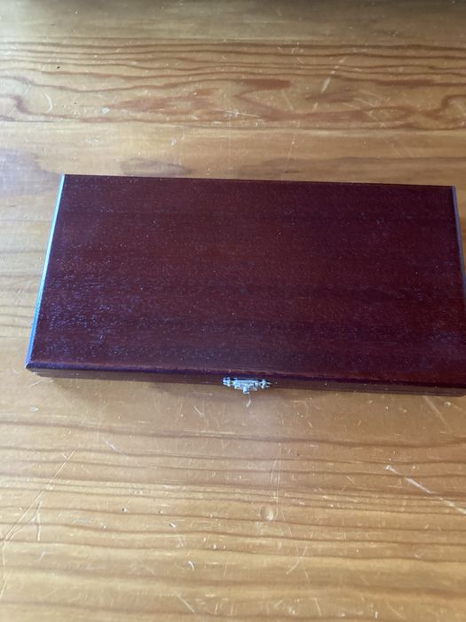 Caixa em madeira almofada